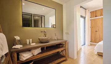 Resa Estates finca campo san jose Ibiza ensuite bathroom.jpg